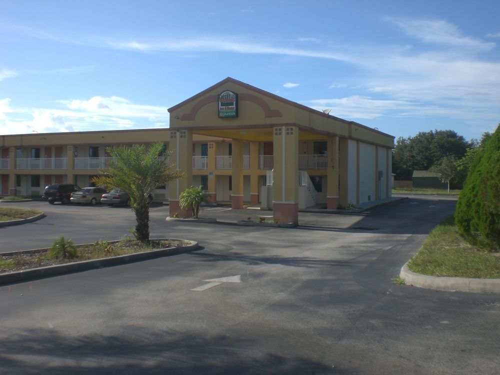 Executive Garden Titusville Hotel Екстер'єр фото