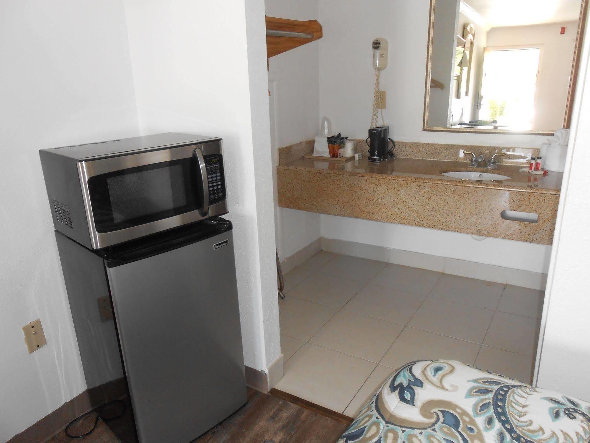 Executive Garden Titusville Hotel Екстер'єр фото
