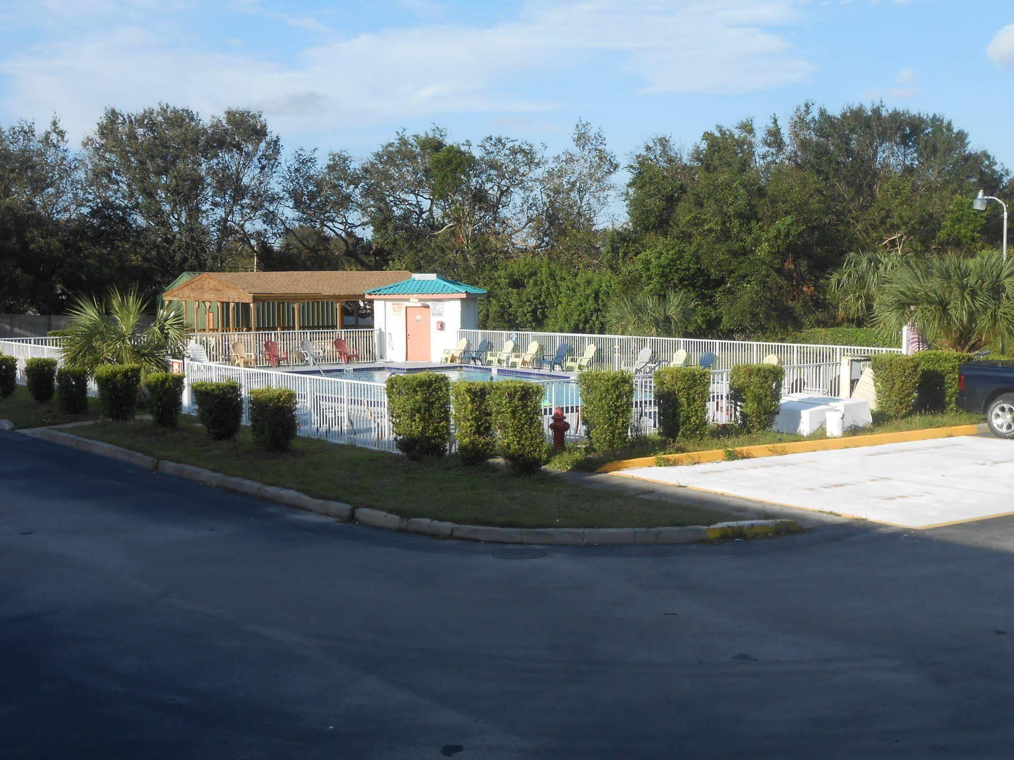Executive Garden Titusville Hotel Екстер'єр фото