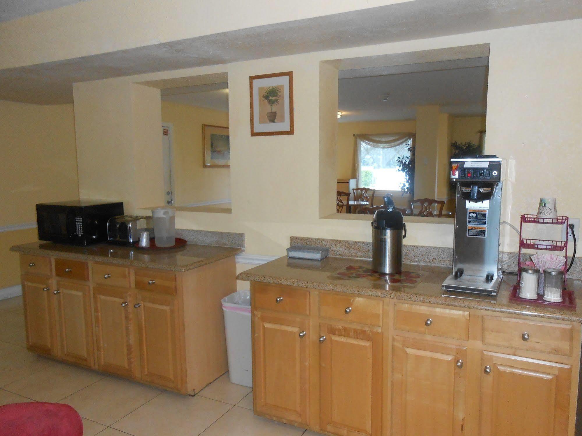 Executive Garden Titusville Hotel Екстер'єр фото