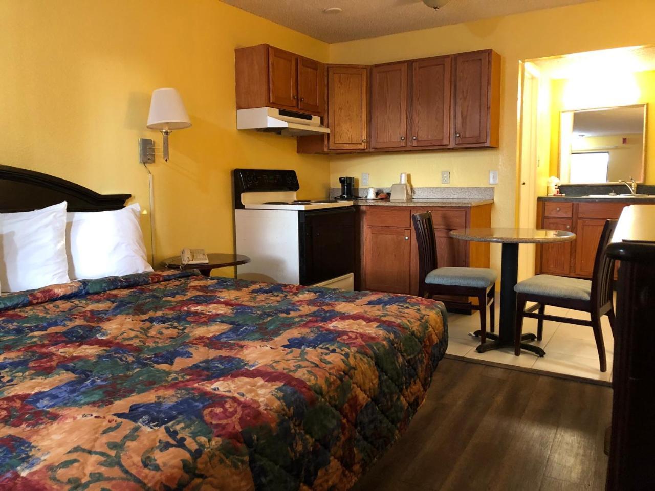 Executive Garden Titusville Hotel Екстер'єр фото