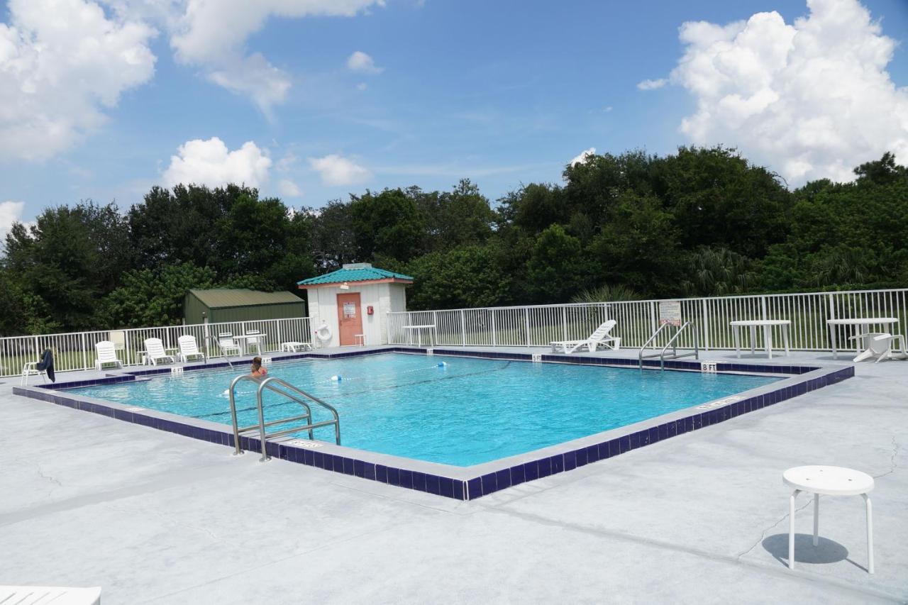 Executive Garden Titusville Hotel Екстер'єр фото