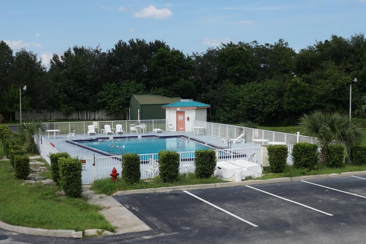 Executive Garden Titusville Hotel Екстер'єр фото